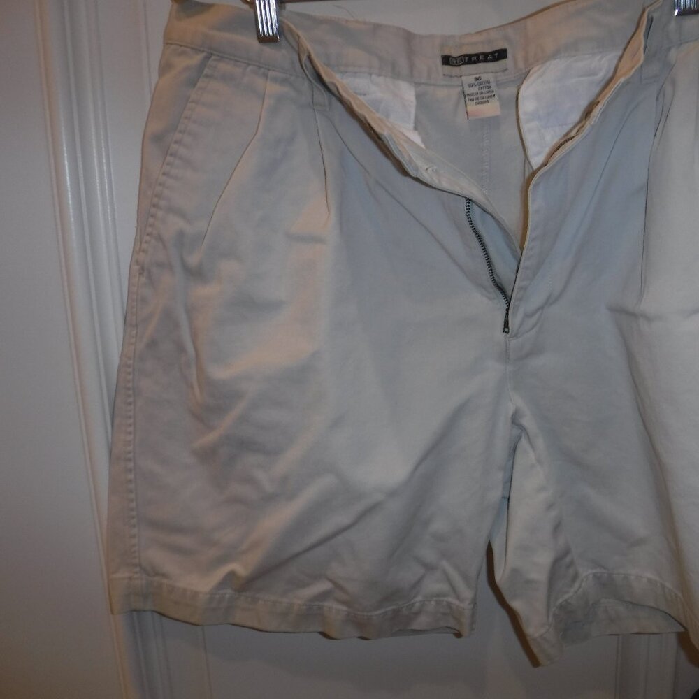 Men's Retreat Khaki Shorts Size 36